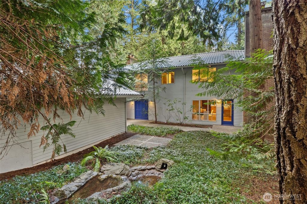 Photo of 13619 NE 28th Street, Bellevue, WA 98005 (MLS # 2529887)