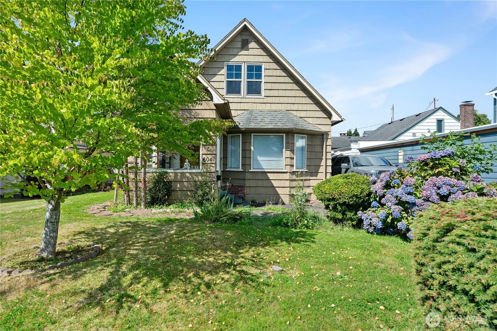 Photo of 604 Simpson Avenue, Aberdeen, WA 98520 (MLS # 2574497)