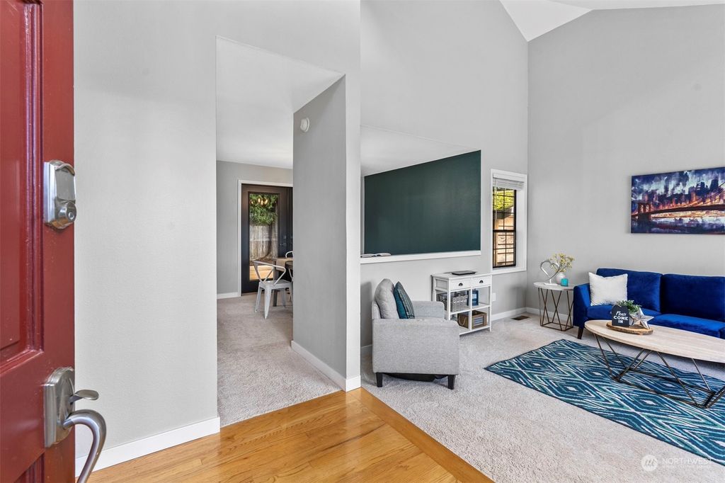 Photo of 22131 NE 9th Pl, Sammamish, WA 98074 (MLS # 2206566)