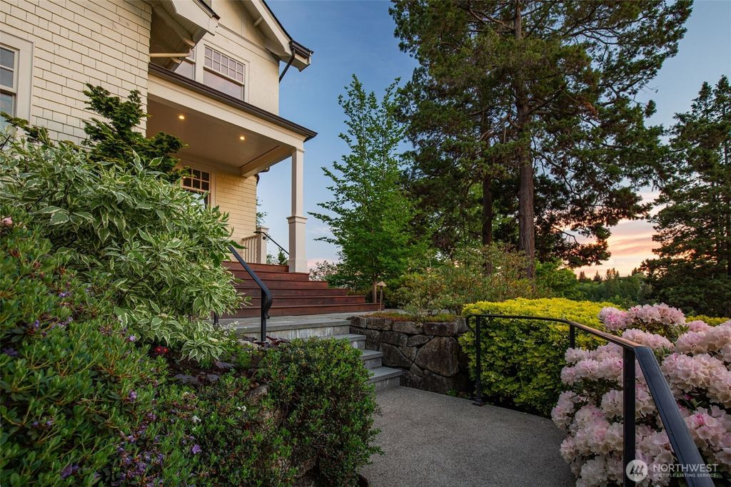 Photo of 233 36th Avenue E, Seattle, WA 98112 (MLS # 2522774)