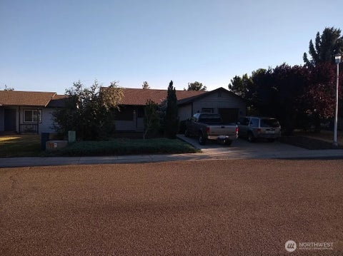Photo of 807 E White Birch Avenue, Ellensburg, WA 98926 (MLS # 2583321)