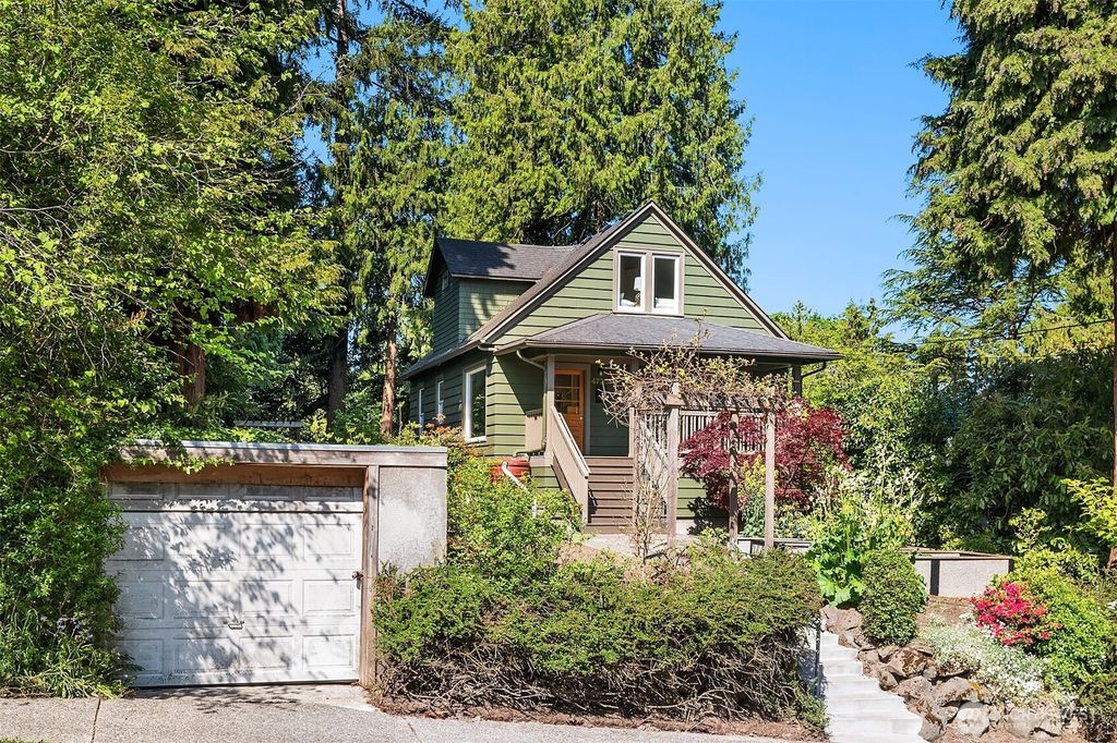 Photo of 4725 46th Avenue S, Seattle, WA 98118 (MLS # 2370950)