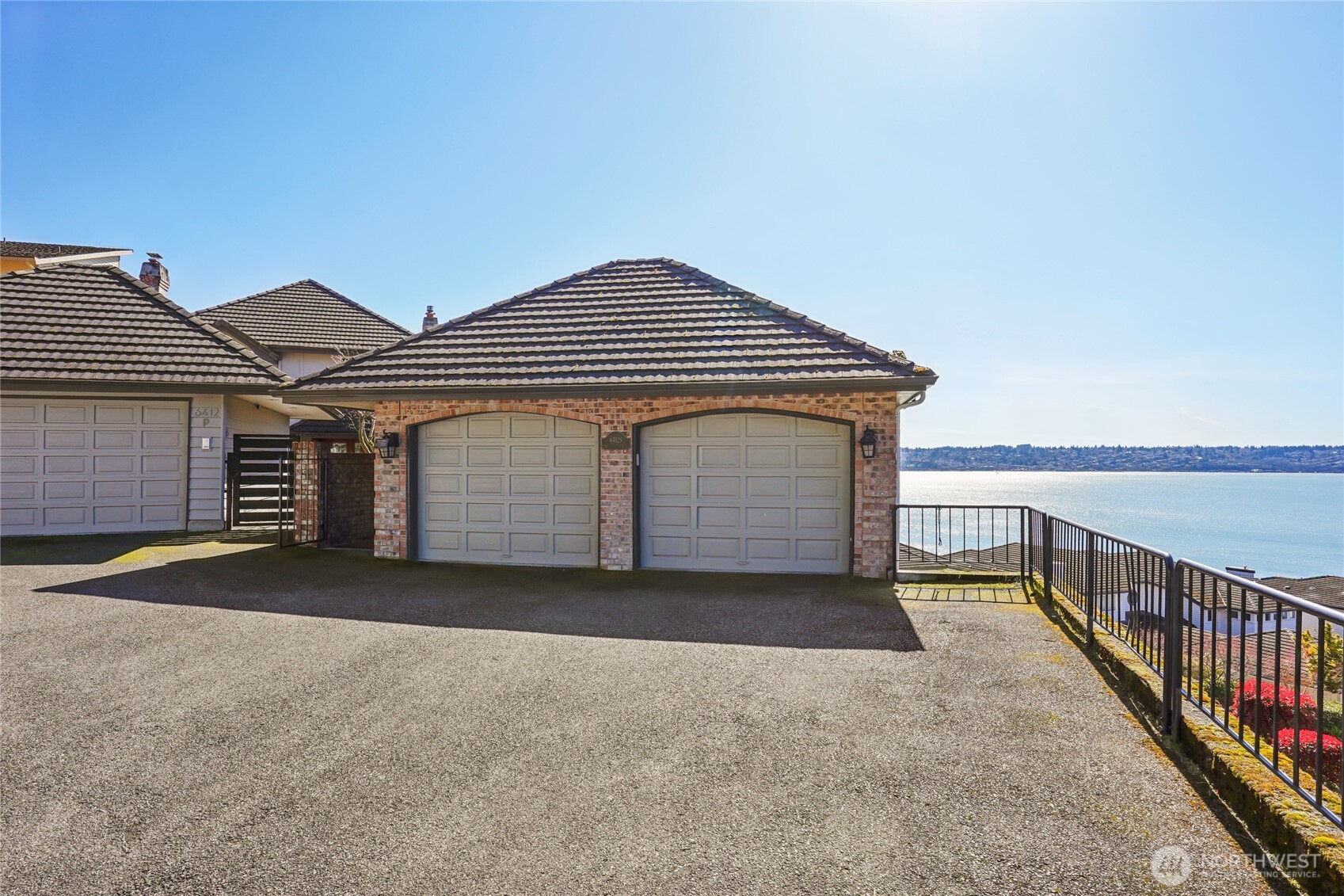 6412 E Side Drive NE S