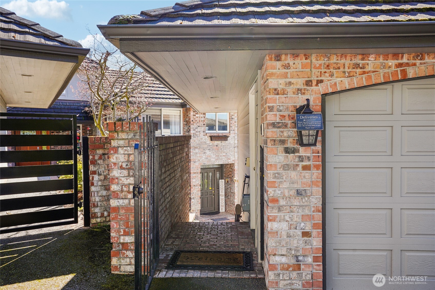 6412 E Side Drive NE S