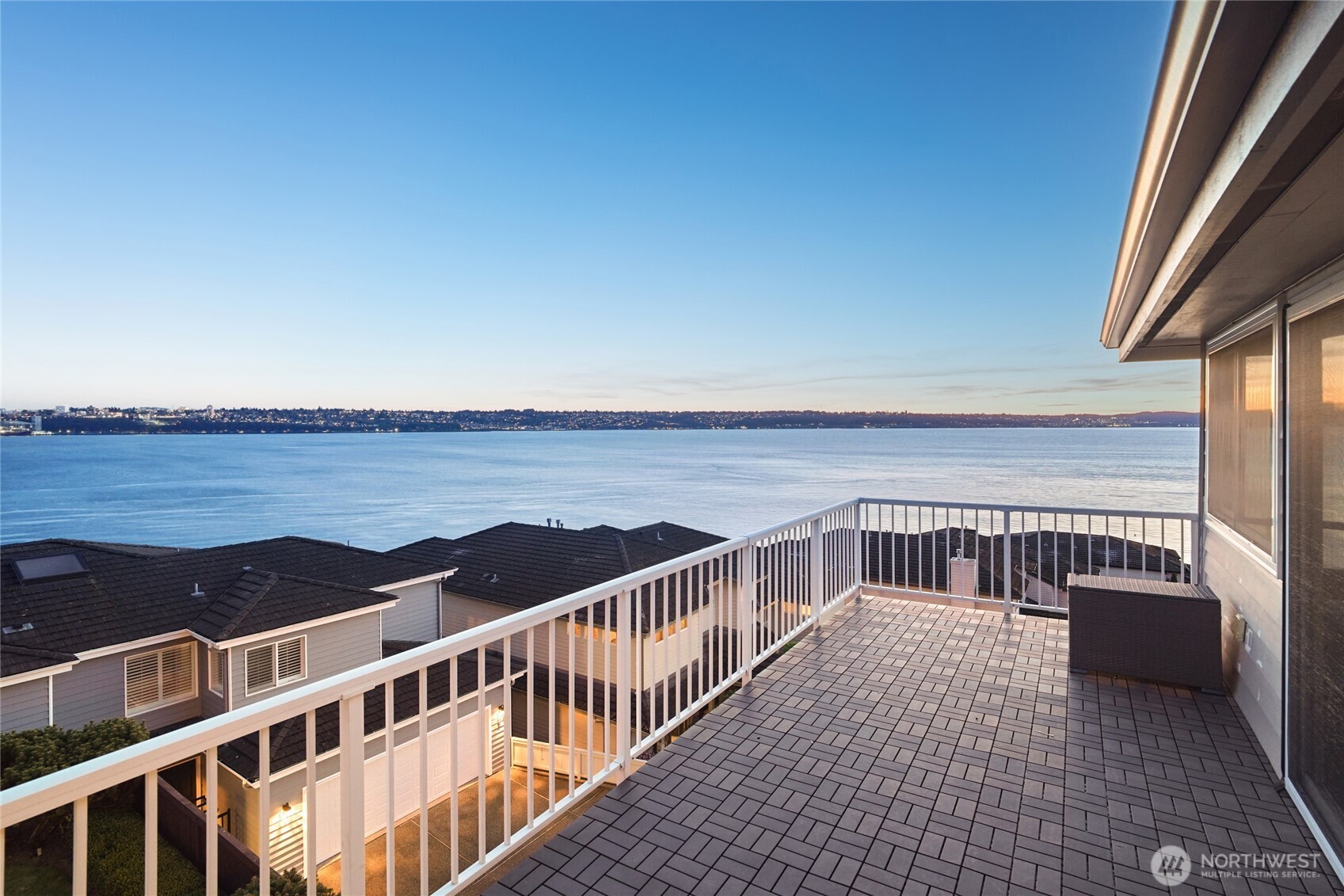 6412 E Side Drive NE S