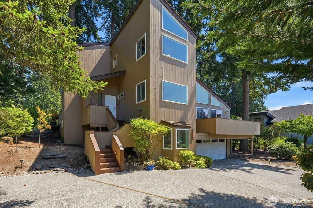 Photo of 24322 135th Avenue SE, Kent, WA 98042 (MLS # 2568348)