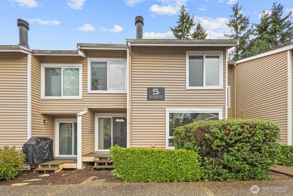 Photo of 23810 12th Place S #504, Des Moines, WA 98198 (MLS # 2461111)