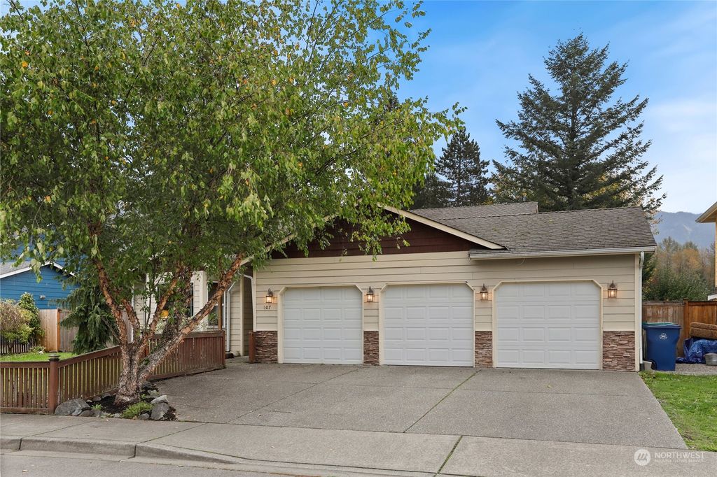 Photo of 507 Stickney Mountain Place, Gold Bar, WA 98251 (MLS # 2172866)