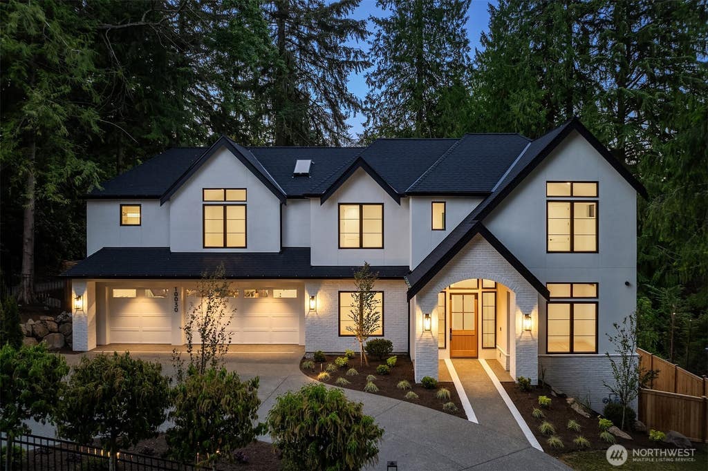Photo of 10030 NE 27th Street, Bellevue, WA 98004 (MLS # 2548011)