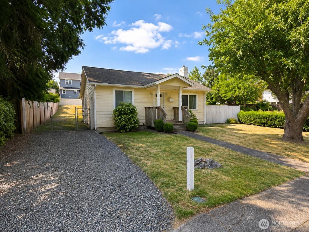 Photo of 4526 N Ferdinand Street, Tacoma, WA 98407 (MLS # 2571015)