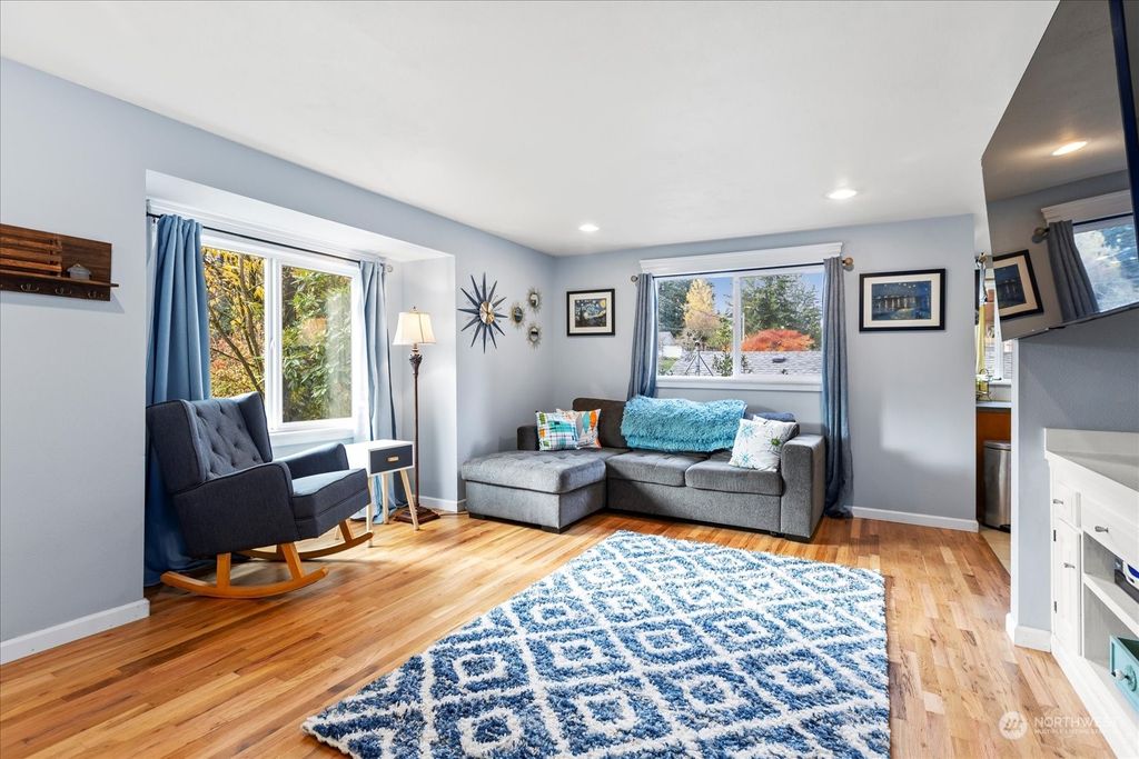 Photo of 203 E Beech Street, Everett, WA 98203 (MLS # 2309919)