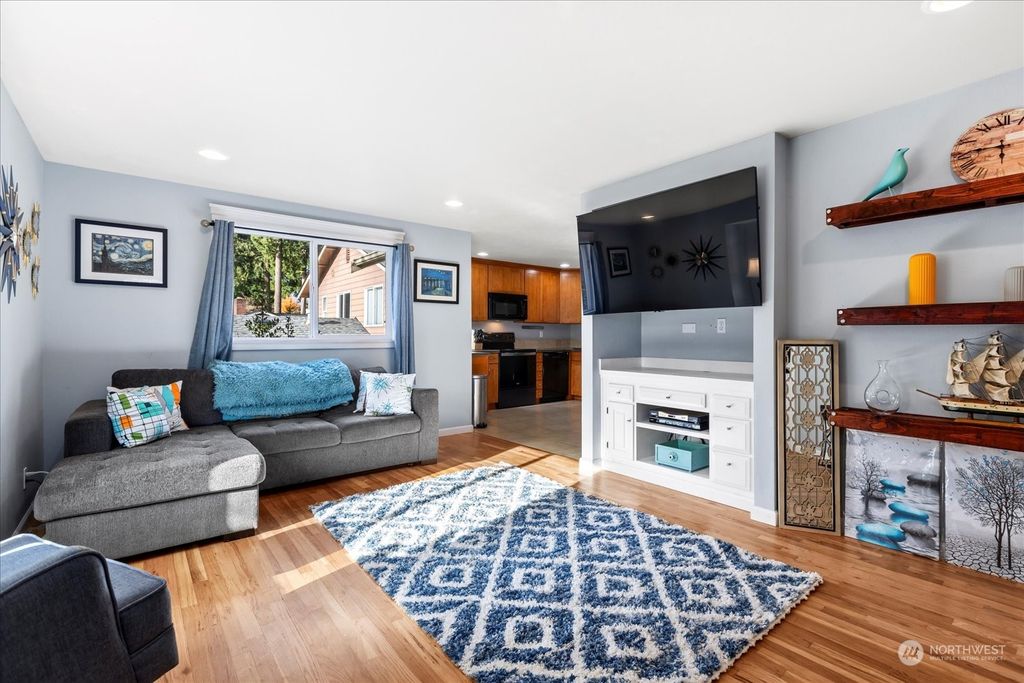 Photo of 203 E Beech Street, Everett, WA 98203 (MLS # 2309919)