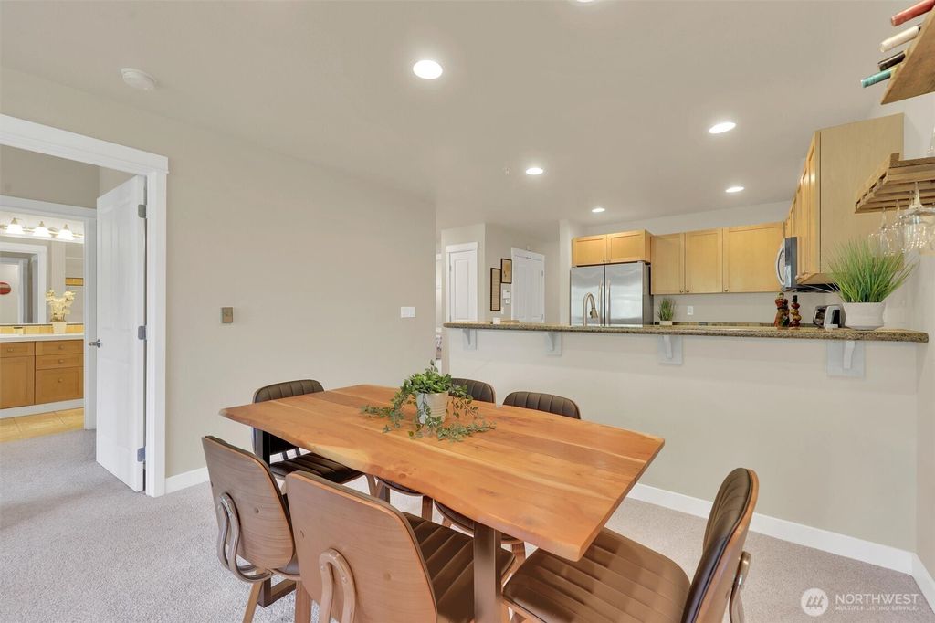 listing image 9368377732353147434