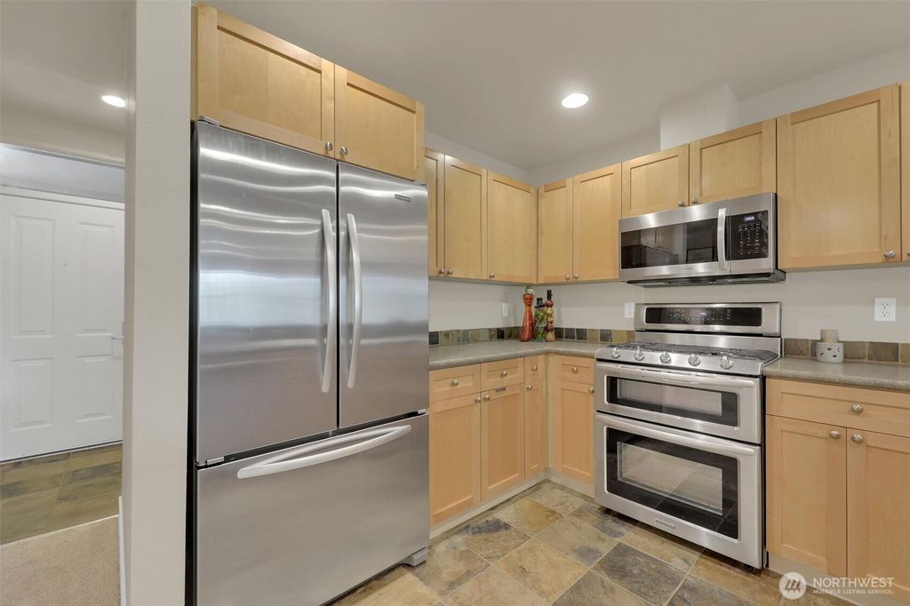 listing image 9364832118228637844