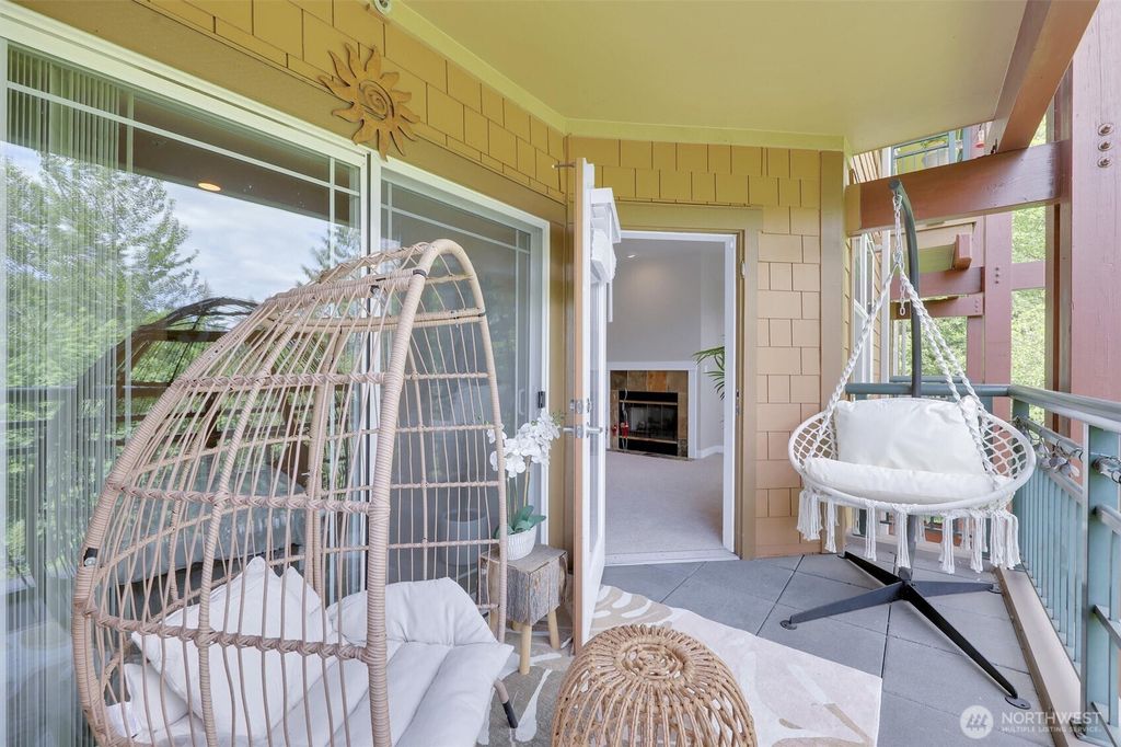 listing image 9361564229637355842