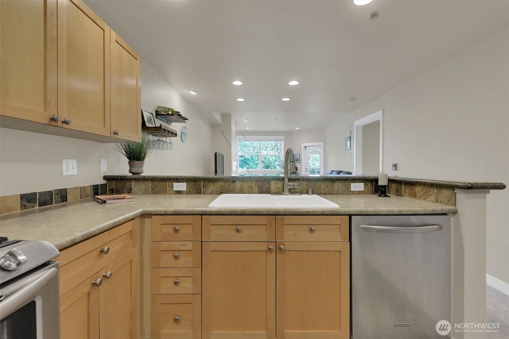 listing image 9369881766309317018