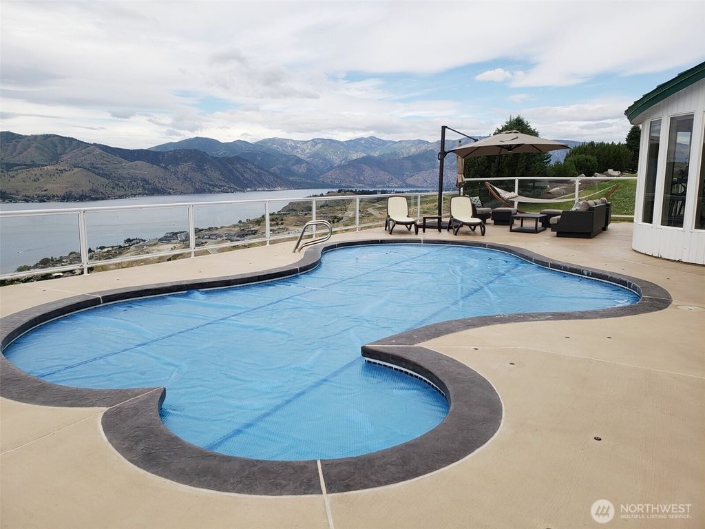 Photo of 335 Henderson Road, Chelan, WA 98816 (MLS # 2500461)