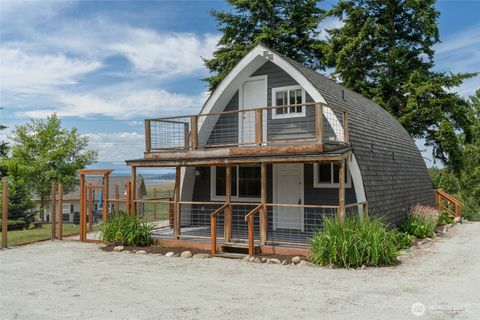 Photo of 1117 Halsey Drive, Coupeville, WA 98239 (MLS # 2544988)