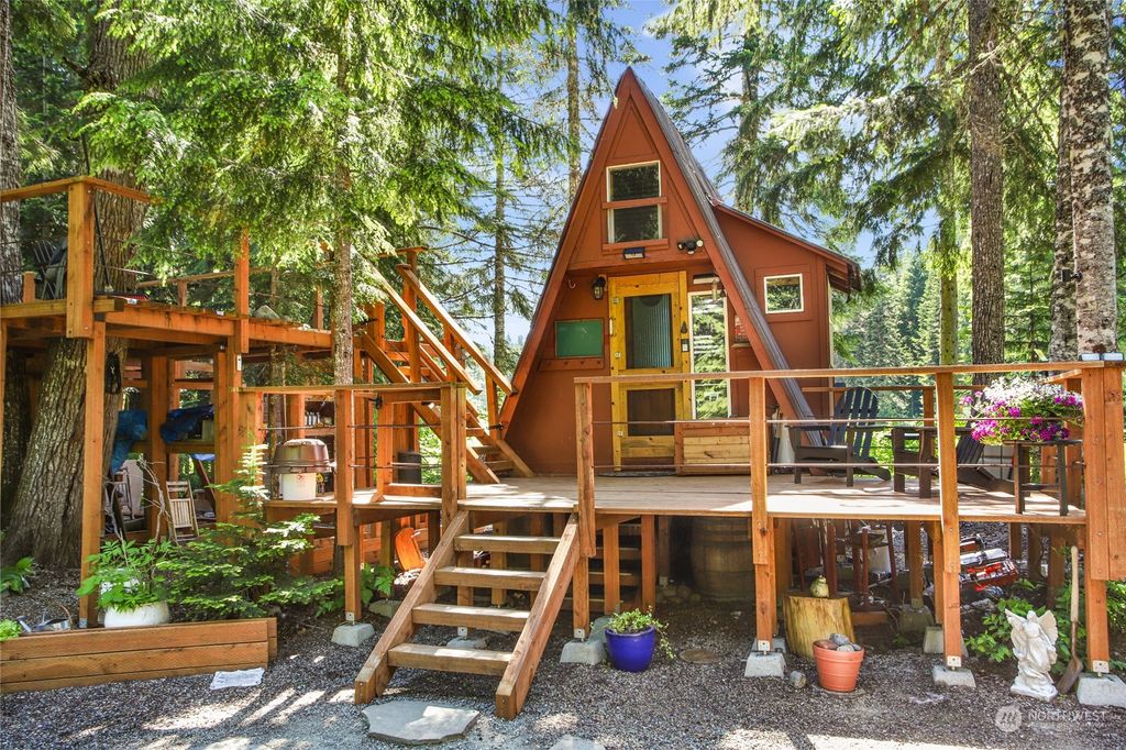 Photo of 183 Snowshoe Lane, Snoqualmie Pass, WA 98068 (MLS # 2265679)