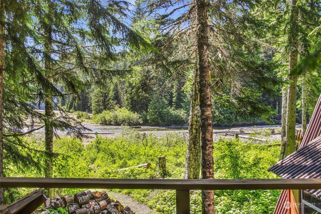 Photo of 183 Snowshoe Lane, Snoqualmie Pass, WA 98068 (MLS # 2265679)