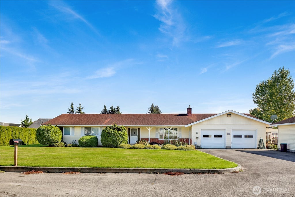Photo of 1440 Sumas Avenue, Sumas, WA 98295 (MLS # 2592358)