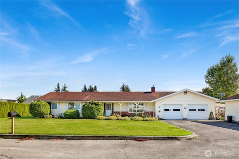 Photo of 1440 Sumas Avenue, Sumas, WA 98295 (MLS # 2592358)