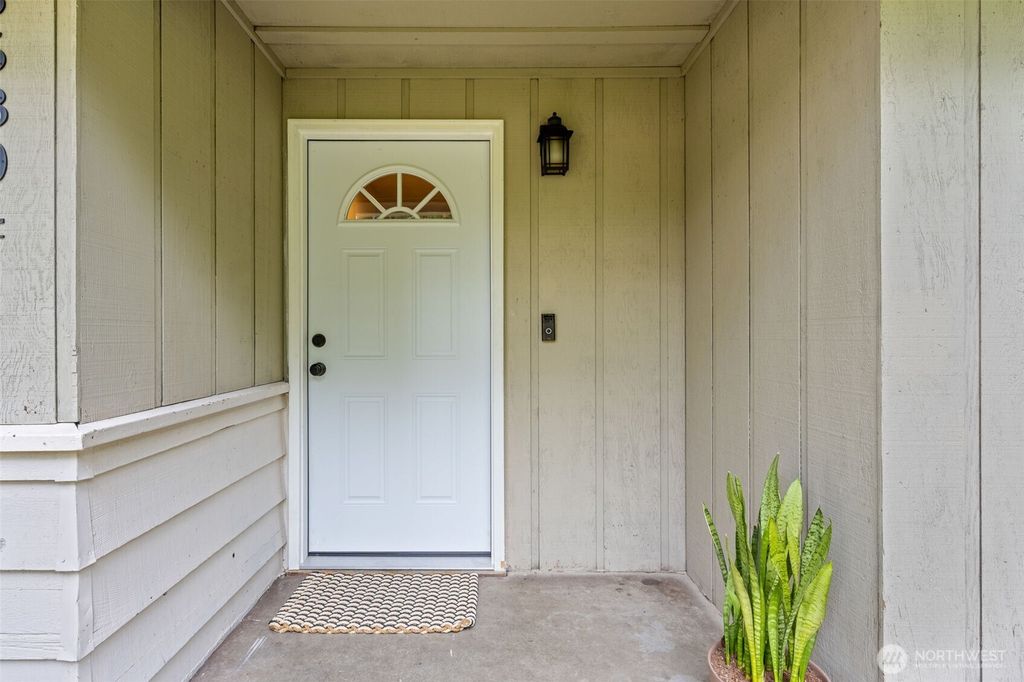 Photo of 35804 15th Avenue SW, Federal Way, WA 98023 (MLS # 2388145)