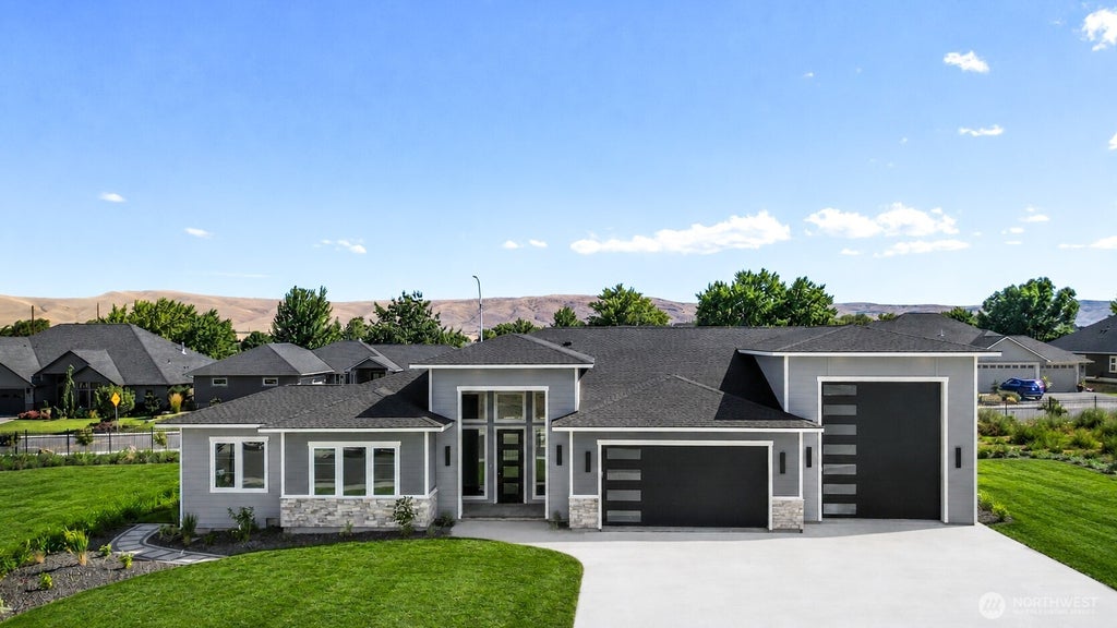 Photo of 9316 Golden Drive, Yakima, WA 98903 (MLS # 2585992)