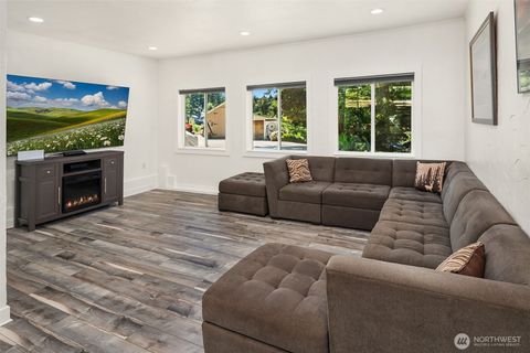 Photo of 16530 237th Avenue SE, Issaquah, WA 98027 (MLS # 2547070)