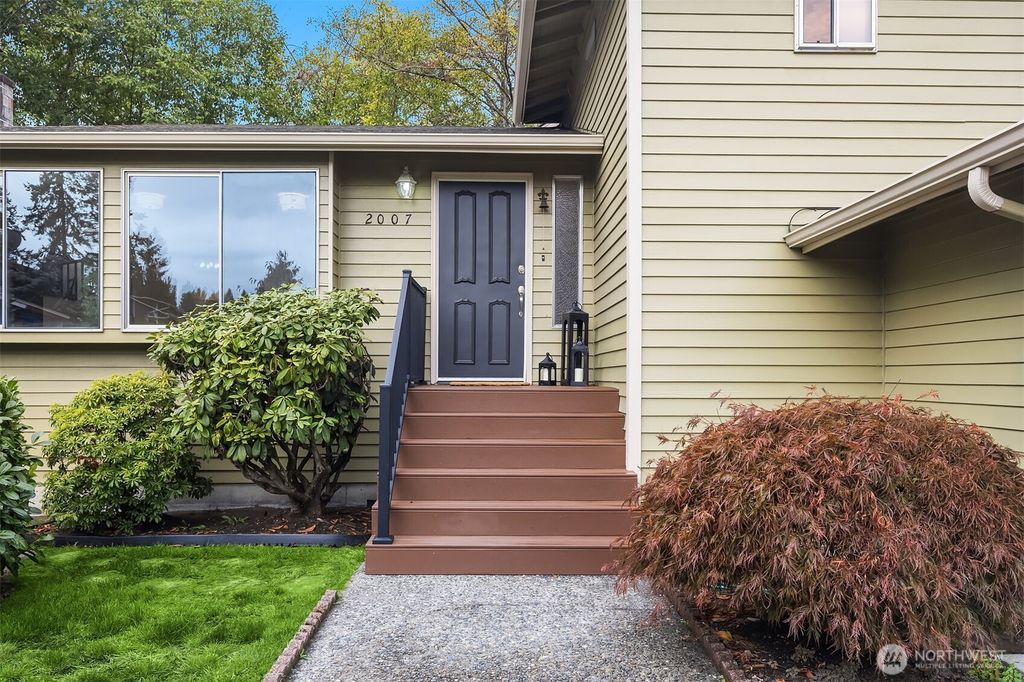 Photo of 2007 N 153rd Place, Shoreline, WA 98133 (MLS # 2439660)