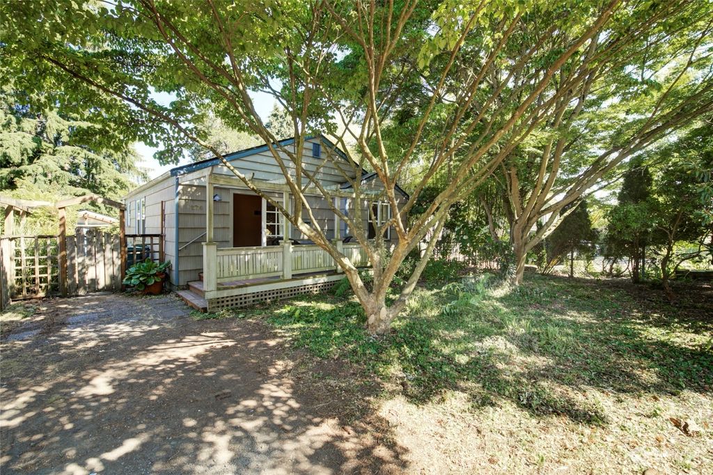 Photo of 11716 26th Avenue NE, Seattle, WA 98125 (MLS # 2146222)