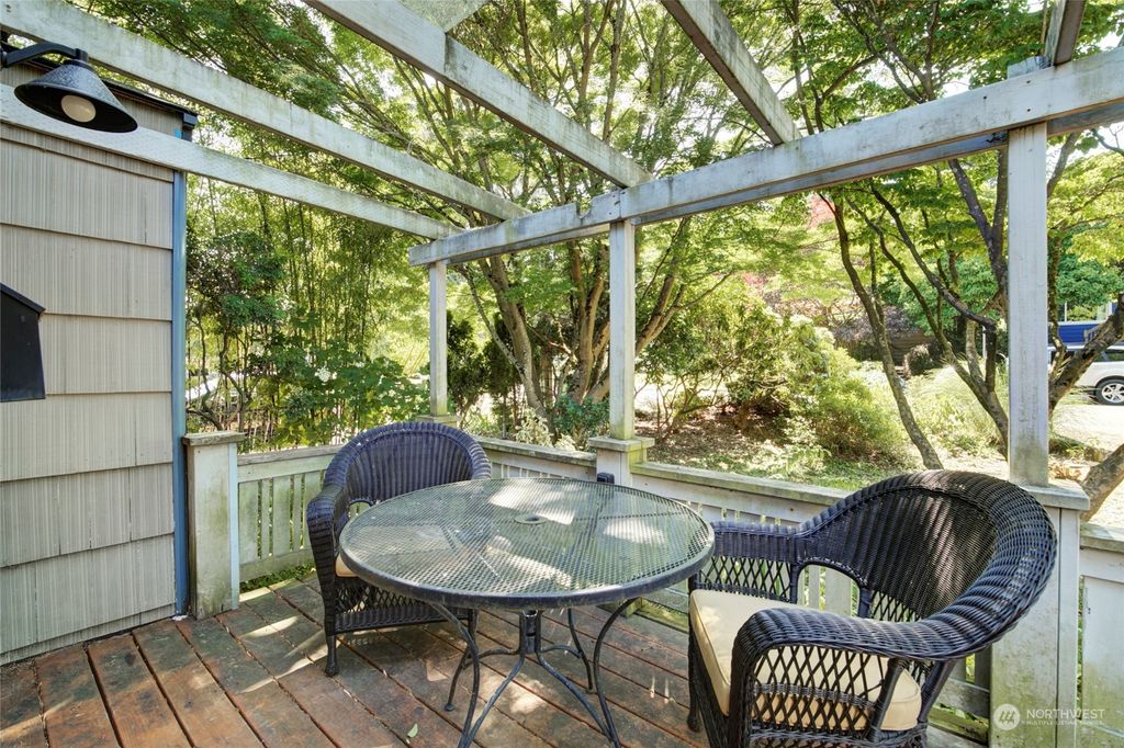 Photo of 11716 26th Avenue NE, Seattle, WA 98125 (MLS # 2146222)