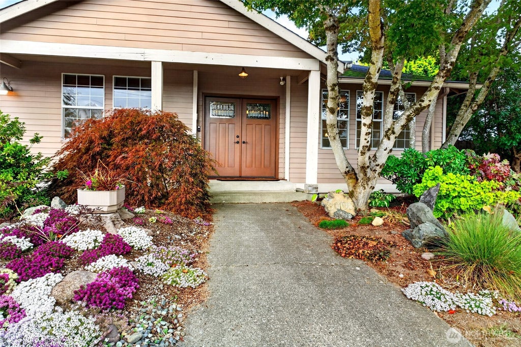 Photo of 3005 Roosevelt Avenue, Enumclaw, WA 98022 (MLS # 2594566)