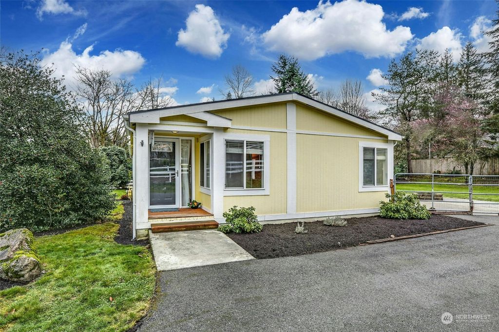 Photo of 26509 NE 50th Street, Redmond, WA 98053 (MLS # 2202221)