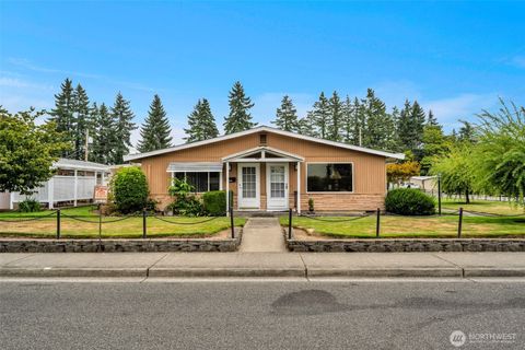 Photo of 335 7th Place SE #Unit 2, Puyallup, WA 98372 (MLS # 2428398)