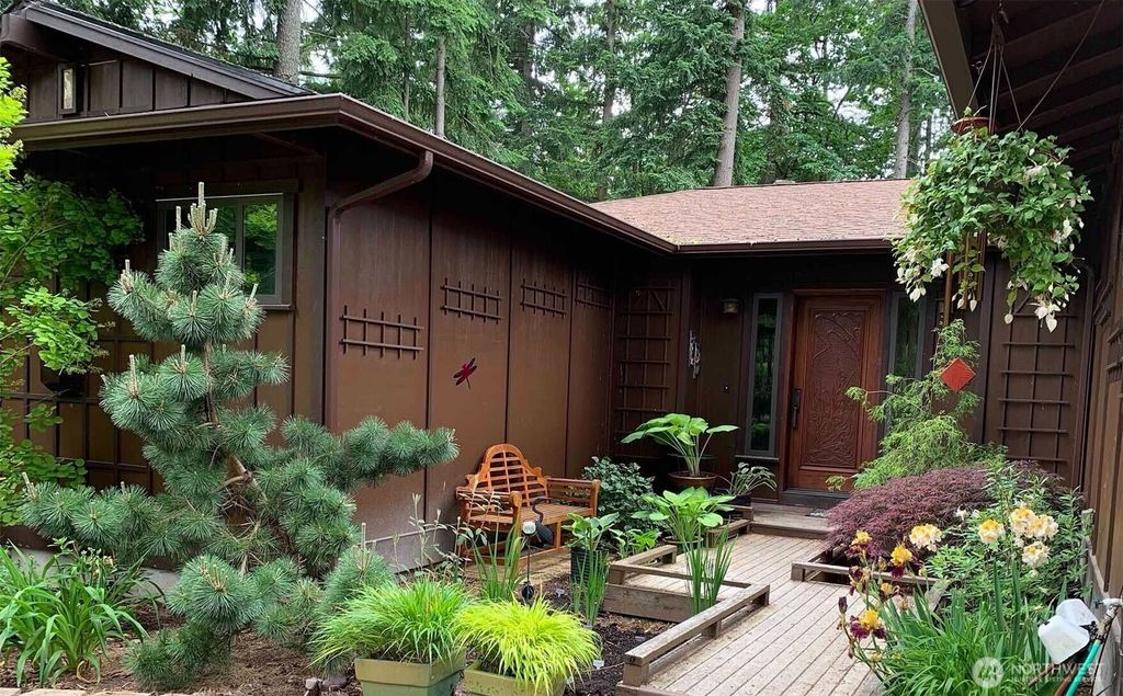 Photo of 5335 231st Avenue SE, Issaquah, WA 98029 (MLS # 2338990)