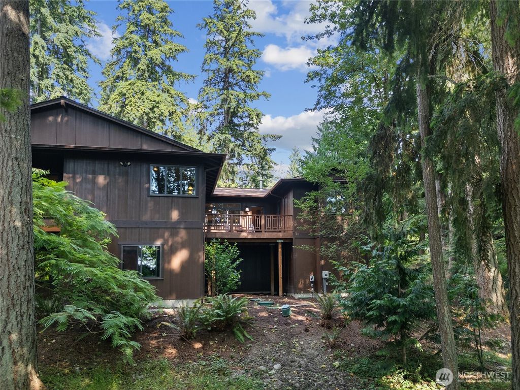 Photo of 5335 231st Avenue SE, Issaquah, WA 98029 (MLS # 2338990)