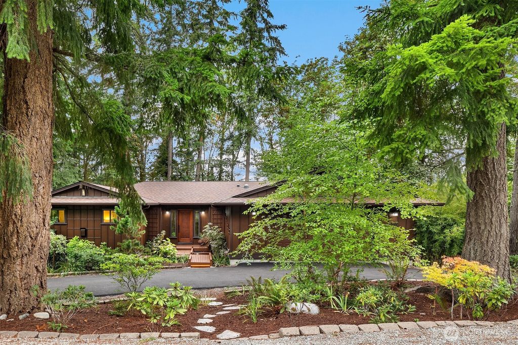 Photo of 5335 231st Avenue SE, Issaquah, WA 98029 (MLS # 2338990)