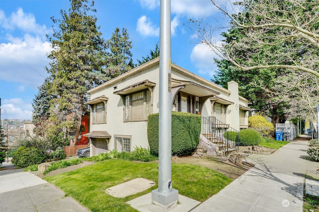 Photo of 2203 Boylston Avenue E, Seattle, WA 98102 (MLS # 2219228)
