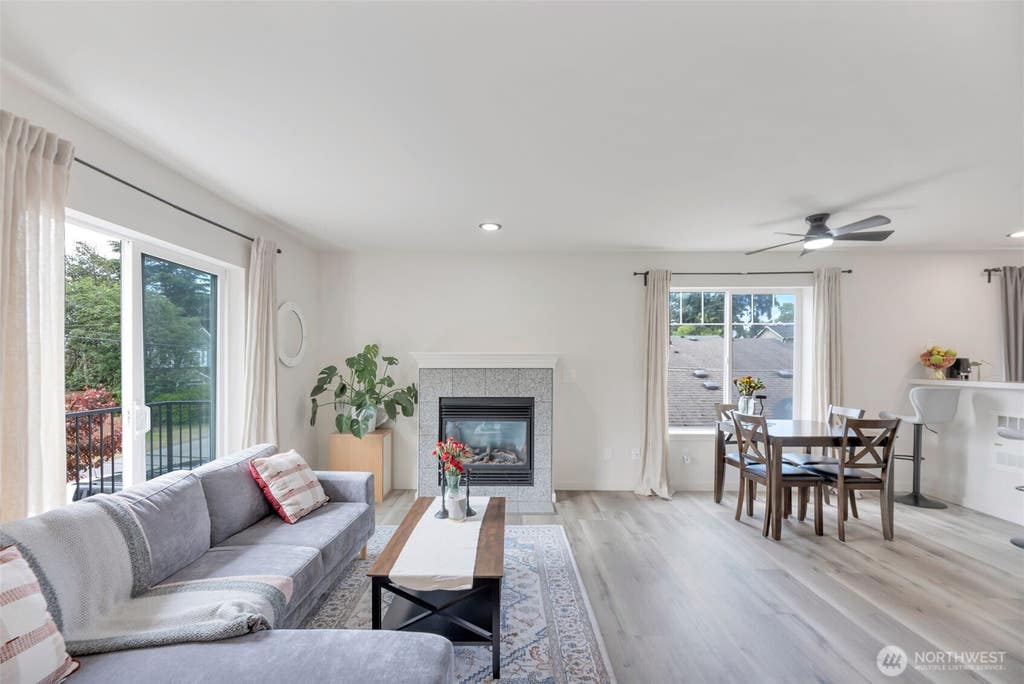 Photo of 536 N 103rd St #A, Seattle, WA 98133 (MLS # 2538918)