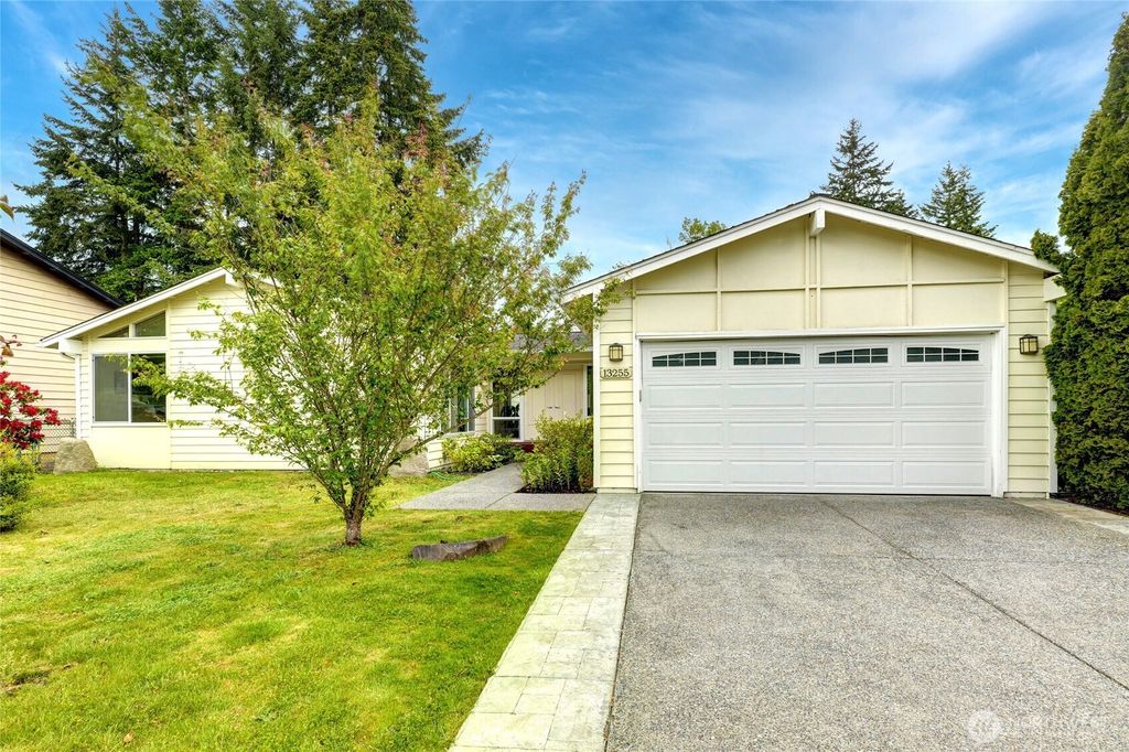 Photo of 13255 SE 161st Place, Renton, WA 98058 (MLS # 2382759)