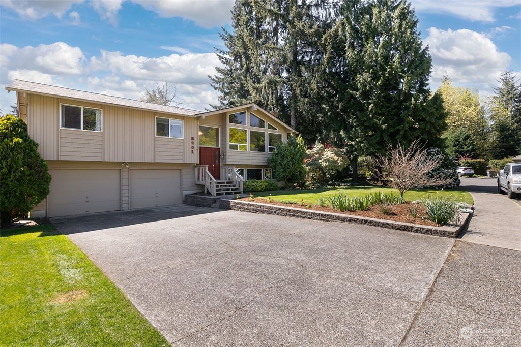 Photo of 8901 NE 191st Place, Bothell, WA 98011 (MLS # 2226021)