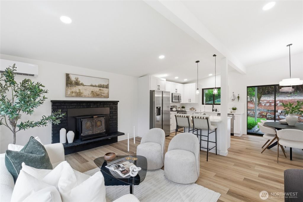 Photo of 11255 Roseberg Avenue S, Seattle, WA 98168 (MLS # 2521117)