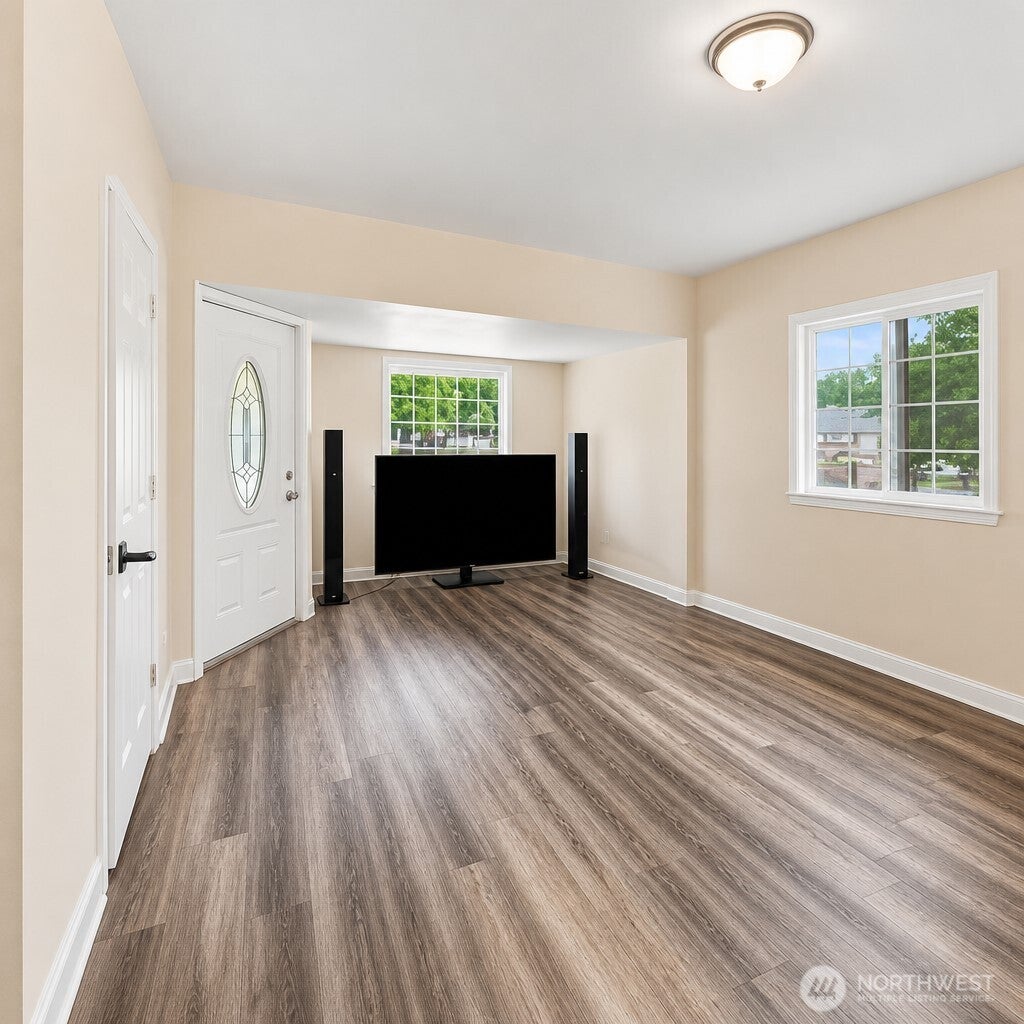 Photo of 702 5th Avenue NW, Puyallup, WA 98371 (MLS # 2574944)