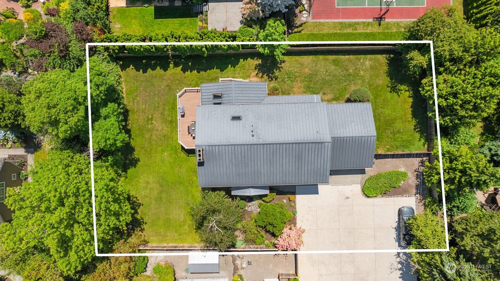 Photo of 7827 NE 12th Street, Medina, WA 98039 (MLS # 2257170)