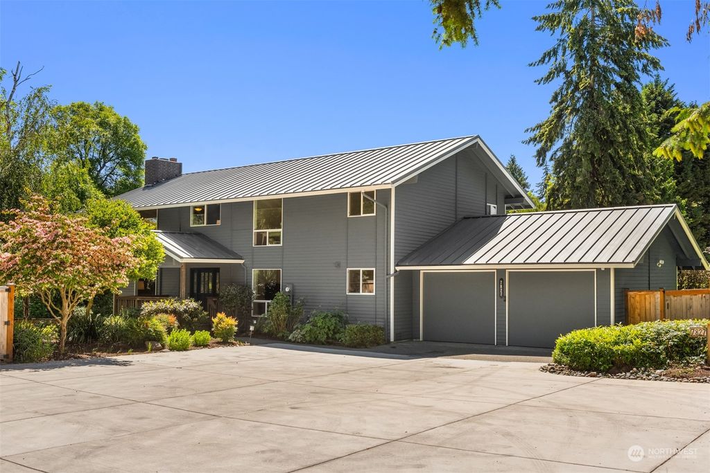 Photo of 7827 NE 12th Street, Medina, WA 98039 (MLS # 2257170)