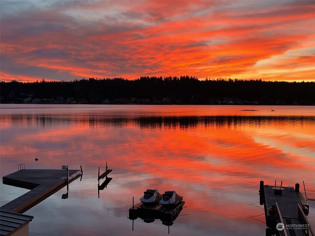 Photo of 3801 E Lake Sammamish Parkway NE, Sammamish, WA 98074 (MLS # 2191408)