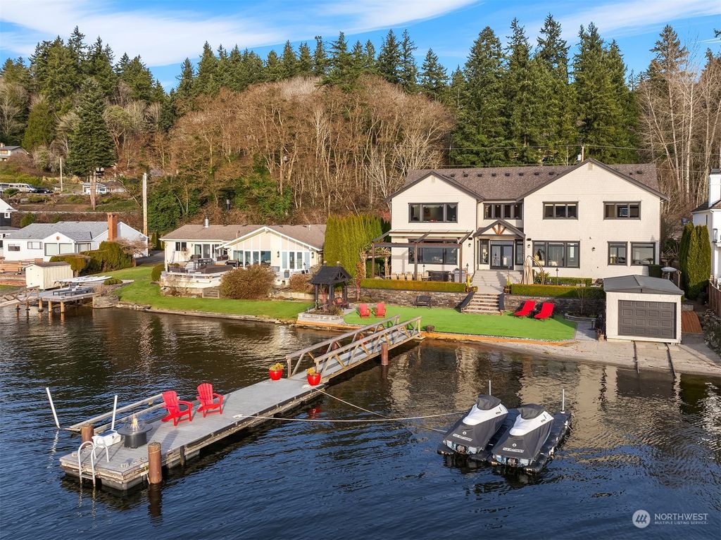 Photo of 3801 E Lake Sammamish Parkway NE, Sammamish, WA 98074 (MLS # 2191408)