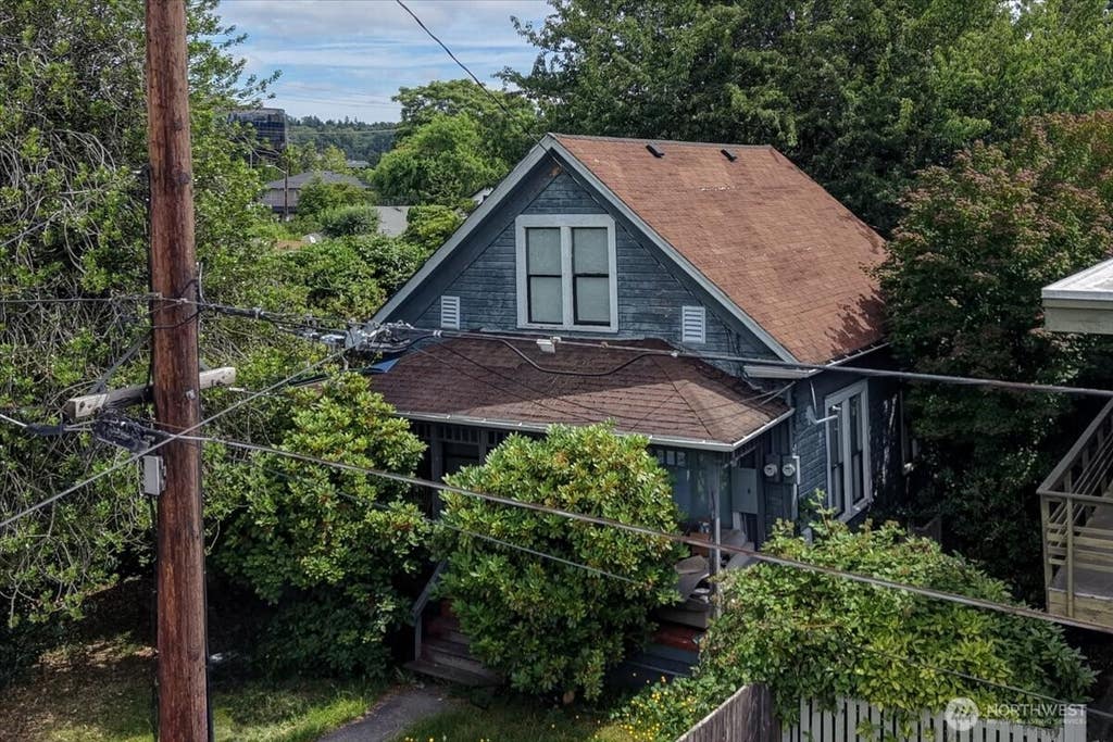 Photo of 522 Williams Avenue N, Renton, WA 98057 (MLS # 2550957)