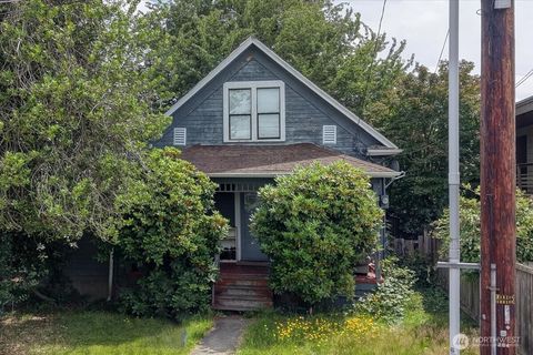 Photo of 522 Williams Avenue N, Renton, WA 98057 (MLS # 2550957)